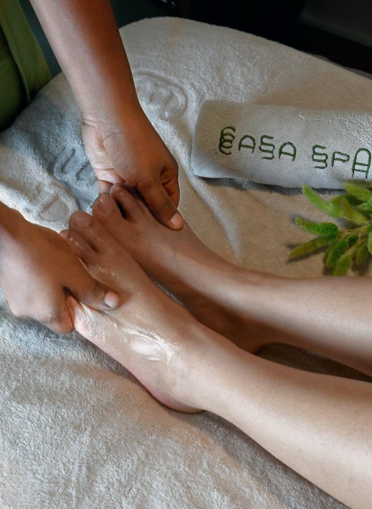 15 MINUTES FOOT MASSAGE